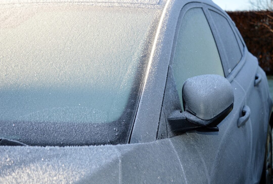 92 % der Fahrer enteisen ihr Fahrzeug richtig. Und Sie?